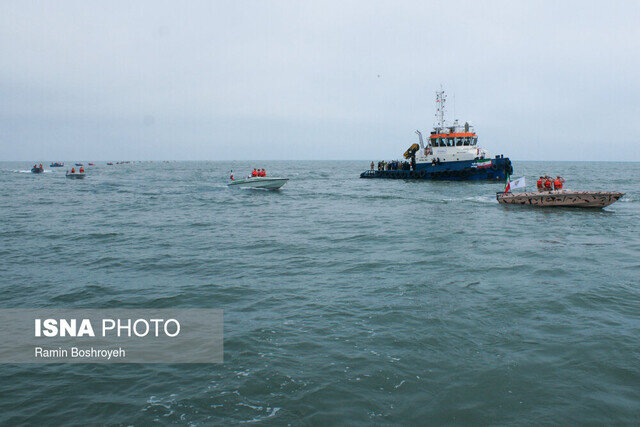 عکس از آرشیو توقیف دو شناور تجاری متخلف در آبراه بینالمللی اروند