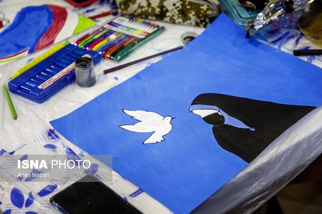 تصویر آرشیوی است استعدادیابی هنرمندان در مرکز رشد هنرهای تجسمی حوزه هنری قزوین