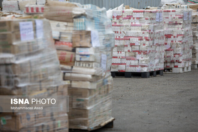عکس از آرشیو دپوی ۴۸ میلیاردی کالای قاچاق در اهواز