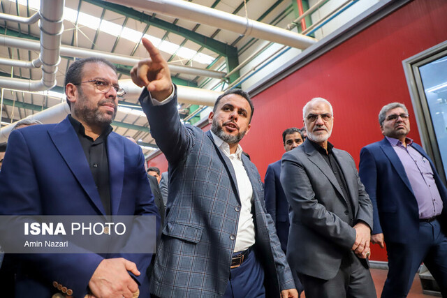 بازدید استاندار خوزستان از کارخانههای نوین چوب در اهواز بازدید استاندار خوزستان از کارخانههای نوین چوب در اهواز