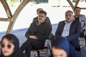 سید اکبر پورموسوی سرمربی تیم فوتبال استقلال خوزستان در مراسم تشییع و خاکسپاری پیکر مطهر شهید گمنام در شرکت فولاد اکسین خوزستان