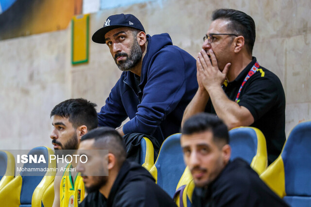 حامد حدادی نظاره‌گر برتری نفت آبادان در لیگ برتر بسکتبال