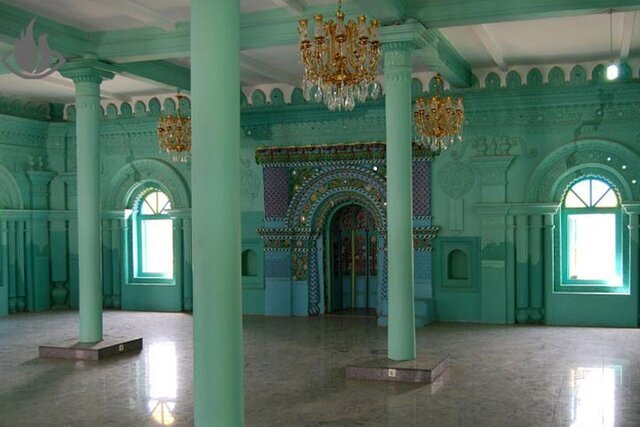 نمایی از فضای داخلی مسجد رنگونیها مسجد "رنگونیها" در دست مرمت است