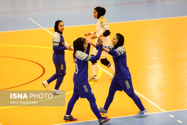 تساوی در داربی فوتسال زنان خوزستان/ برد امیدیه مقابل سپاهان تساوی در داربی فوتسال زنان خوزستان/ برد امیدیه مقابل سپاهان