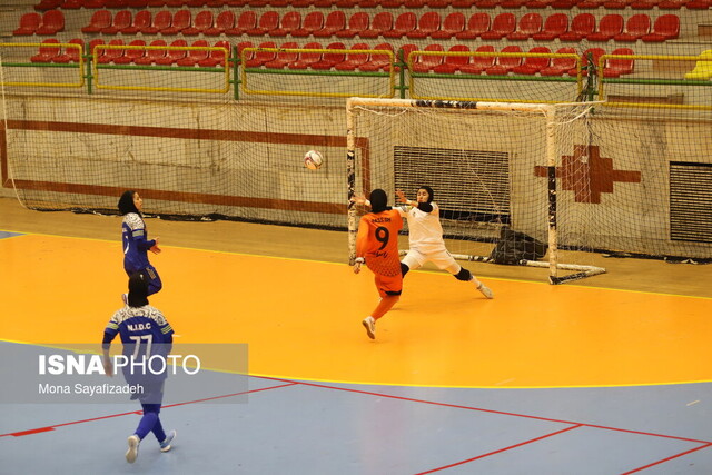 عکس از آرشیو است شکست سنگین حفاری در لیگ برتر فوتسال زنان ایران