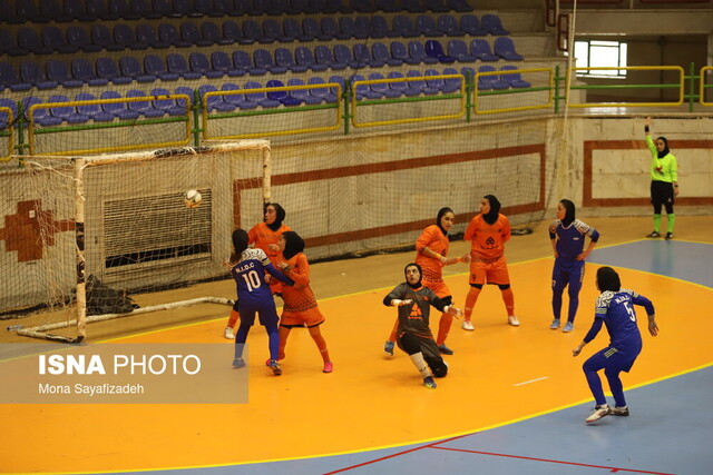 عکس از آرشیو است گلباران نفت امیدیه در هفته پنجم لیگ برتر فوتسال زنان ایران