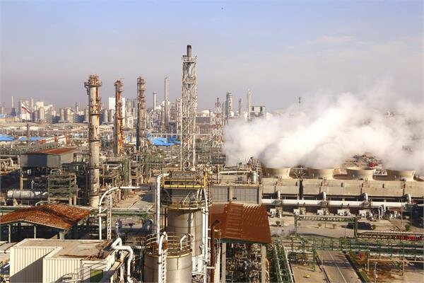 عکس تزیینی وزیر نفت روند پروژه ۱۴ ساله پتروشیمی ابنسینا اندیمشک را بررسی کرد