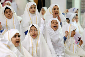 جشن تکلیف دختران دانش‌آموز در حرم علی بن مهزیار اهوازی