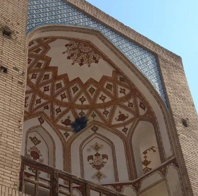 تخریب معنادار نمادهایی از ایران باستان، اسلامی و معاصر تخریب معنادار نمادهایی از ایران باستان، اسلامی و معاصر