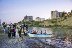 مسافران نوروزی در کنار رودخانه دز - دزفول