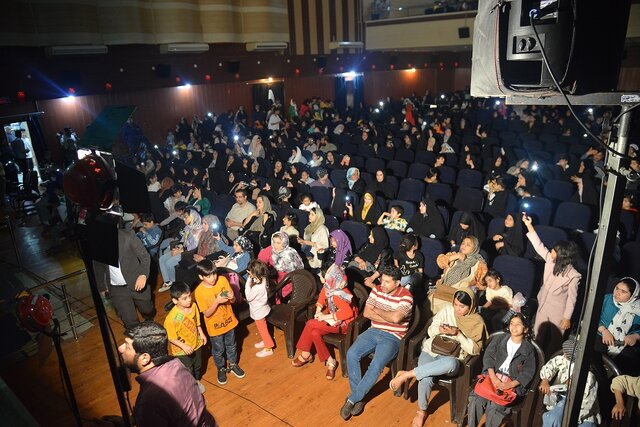 رویکرد فیلم «آپاراتچی» بازنمایی فضای حاکم بر سبک زندگی دهه ۶۰ است