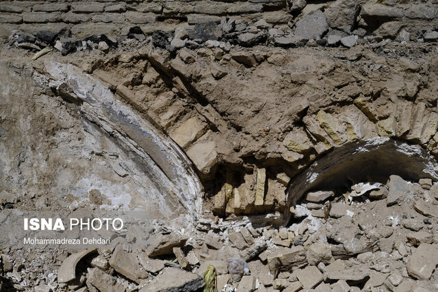 تصویر تزیینی است هر روز شاهد تخریب بخشی از حمام تاریخی «جلودار» هستیم