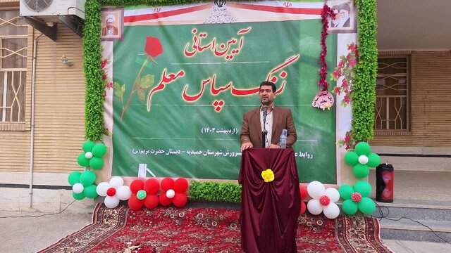 هر کس در مسیر دانش و روشنایی گام بردارد، معلم است هر کس در مسیر دانش و روشنایی گام بردارد، معلم است