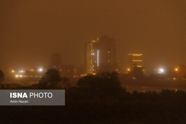 گرد و غبار در خوزستان مدارس ۱۲ شهر خوزستان در نوبت صبح یکشنبه غیرحضوری شد