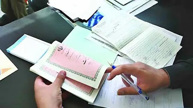 دستگیری جاعل اسناد زمین در دزفول دستگیری جاعل اسناد زمین در دزفول