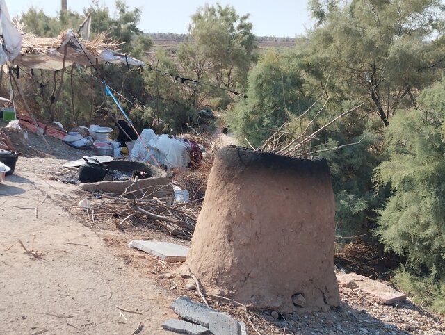 روایت زنانی که در خرماپزان خوزستان برای زائران «نان» میپزند...