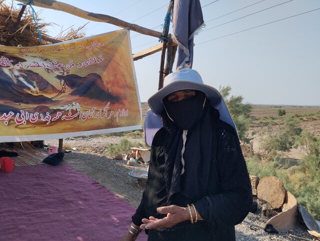 روایت زنانی که در خرماپزان خوزستان برای زائران «نان» میپزند...