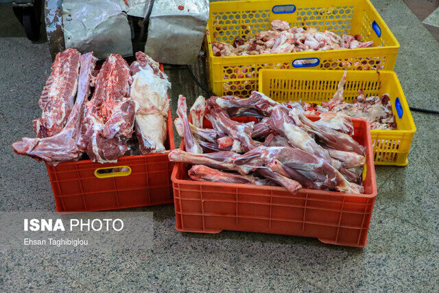 عکس از آرشیو کشف ۱۵۰۰ کیلوگرم گوشت اسب در یک کارگاه قطعهبندی در اهواز