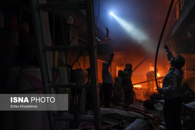 عکس تزیینی است عملیات اطفای حریق پالایشگاه پترو شوشتر در حال انجام است