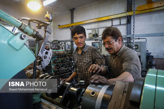 عکس تزئینی است توسعه هنرستانها کلید خودکفایی و رشد اقتصادی است