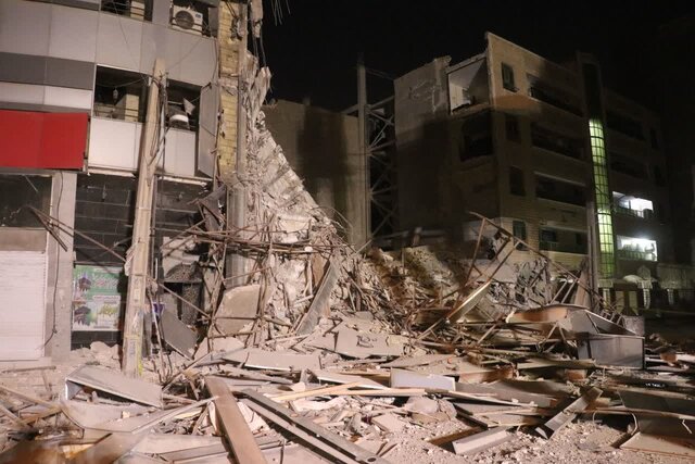 ریزش ساختمان ۶ طبقه در زیتون اهواز ریزش آپارتمان ۶ طبقه در اهواز تلفات جانی نداشت / سازهی ناایمن، دلیل ریزش