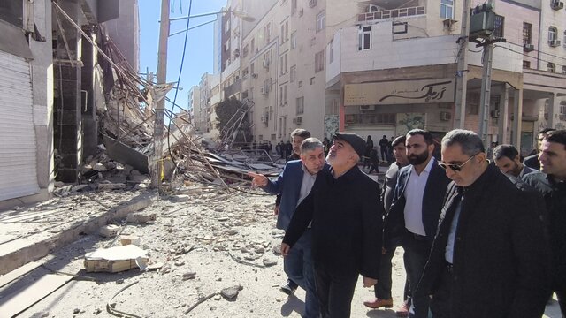 بازدید استاندار خوزستان از آپارتمان فروریخته در زیتون اهواز پیگیری حقوقی قصور در ریزش آپارتمان زیتون اهواز/ بررسی مشکلات ساکنان در کوتاهمدت