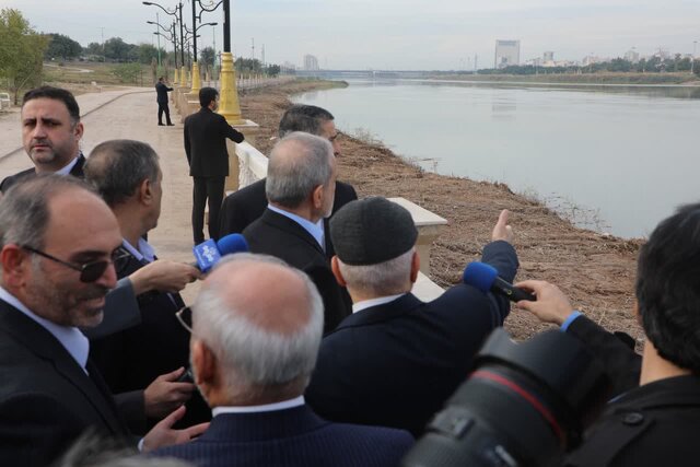 بازدید رئیسجمهور از ساحل کارون