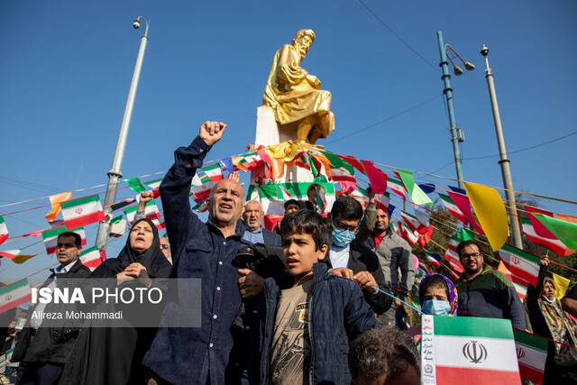راهپیمایی 22 بهمن خوزستان - اهواز -این جا میدان مولوی اهواز است؛ همه آمده‌اند