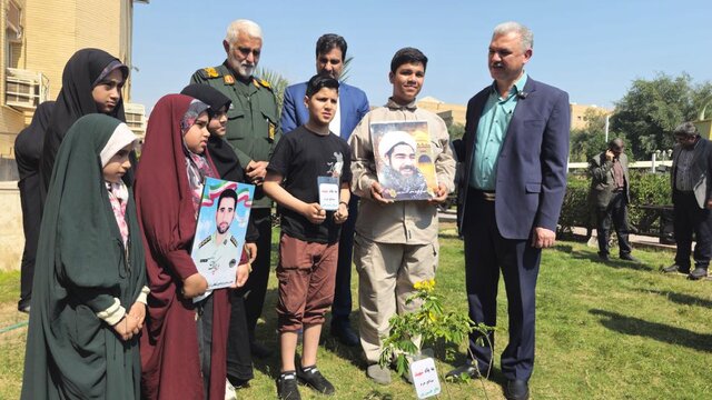 کاشت ۴۵ اصله نهال به یاد شهدا در دانشگاه آزاد اهواز