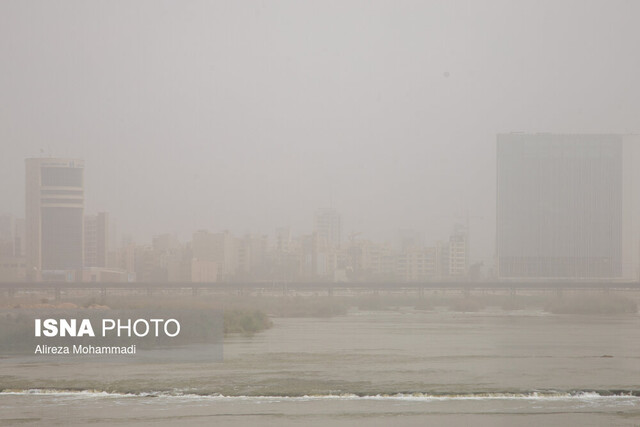 گرد و غبار در اهواز غیرحضوری شدن نوبت عصر مدارس ۱۲ شهر خوزستان در پی گرد و غبار