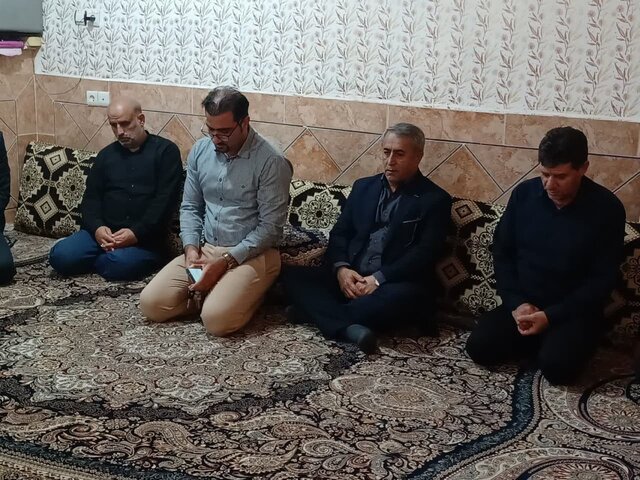 دیدار مدیرکل امور عشایر خوزستان با خانواده شهید عشایری در اندیمشک