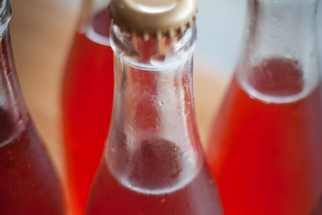 عکس تزئینی است. کشف حدود ۱۳ تن نوشیدنی غیرمجاز در آبادان