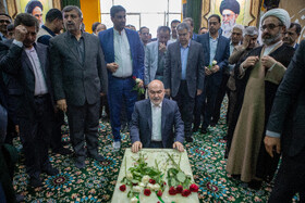 سید محمدرضا موالی‌زاده استاندار خوزستان در آیین عطرافشانی و غبارروبی مزار شهدای بهشت‌آباد اهواز