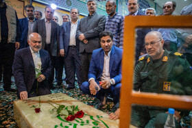 آیین عطرافشانی و غبارروبی مزار شهدای بهشت‌آباد اهواز