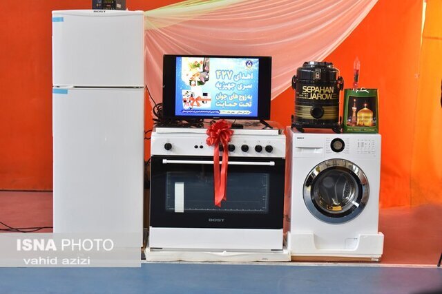 عکس از آرشیو اهدای ۱۰۰ سری جهیزیه به نوعروسان تحت پوشش کمیته امداد خوزستان