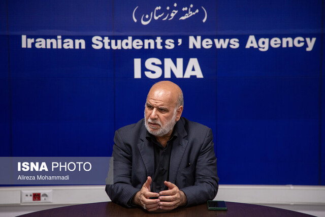 در فوتبال خوزستان افراد سفارشی را نمی‌پذیرم / از علیرضا منصوریان انتقاد کردم و ناراحت شدم