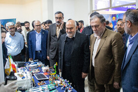 بازدید سید محمدرضا موالی زاده استاندار خوزستان از نمایشگاه هفته پژوهش و فناوری در دانشگاه شهید چمران اهواز