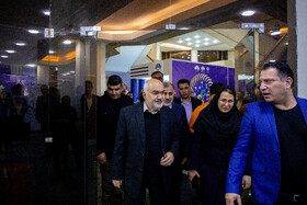 بازدید سید محمدرضا موالی زاده استاندار خوزستان از نمایشگاه هفته پژوهش و فناوری در دانشگاه شهید چمران اهواز