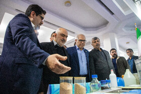 بازدید استاندار از غرفه سازمان جهاد دانشگاهی خوزستان در نمایشگاه هفته پژوهش و فناوری در دانشگاه شهید چمران اهواز