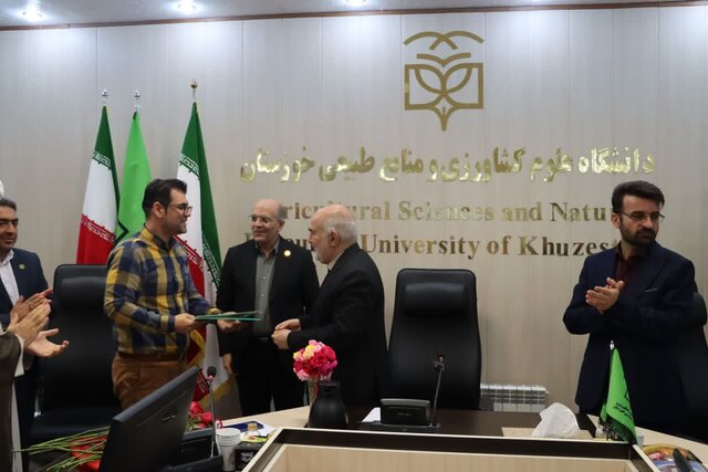 تقدیر استاندار از دانشمند یک درصد برتر جهان در دانشگاه علوم کشاورزی خوزستان