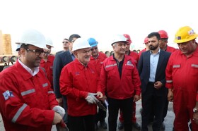 تاکید استاندار خوزستان بر فعال‌سازی ظرفیت‌های استخراج نفت برای افزایش تولید ناخالص داخلی