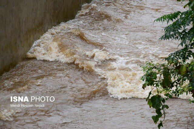 رفع آبگرفتگی مناطق دچار سیلاب مسجدسلیمان/ یک کشته در پی فرونشست مسیر هفتکل