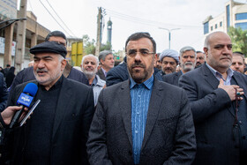 از چپ: سید محمدرضا موالی‌زاده استاندار خوزستان و حسینعلی امیری استاندار فارس در مراسم تشییع آیت الله شفیعی در اهواز