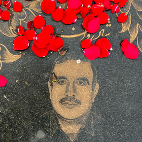 گل‌ها، سنگ‌قبرها و یاد پدران؛ روز پدر در بهشت‌آباد اهواز