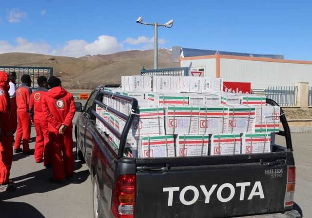 ارسال  ۵۰۰ بسته غذایی جمعیت هلال احمر کردستان به مناطق زلزله زده آذربایجان غربی