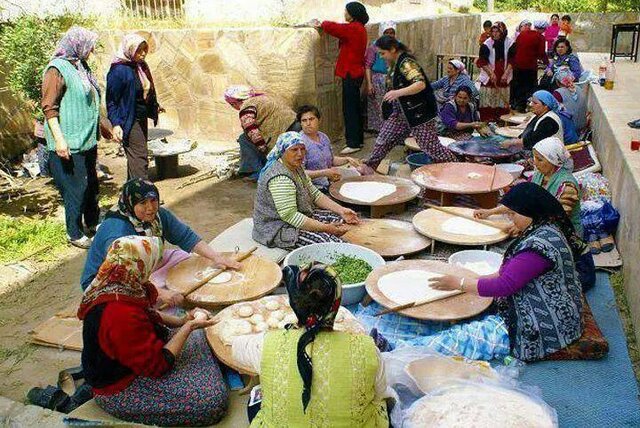 کلانه؛ پیتزای مخصوص کردستانی‌ها