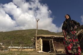 پوشش زنان منطقه اورامان در روستای هشه میز