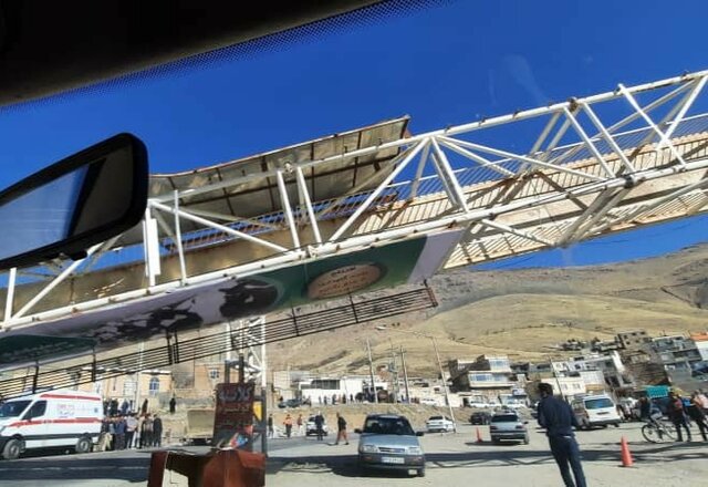 برخورد تریلی با پل صلوات آباد سنندج یک کشته بر جای گذاشت