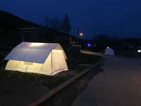 توزیع ۱۰۰ چادر در منطقه زلزله‌زدە مریوان