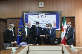 اهدای ۱۵ دستگاه تبلت به دانش آموزان نیازمند